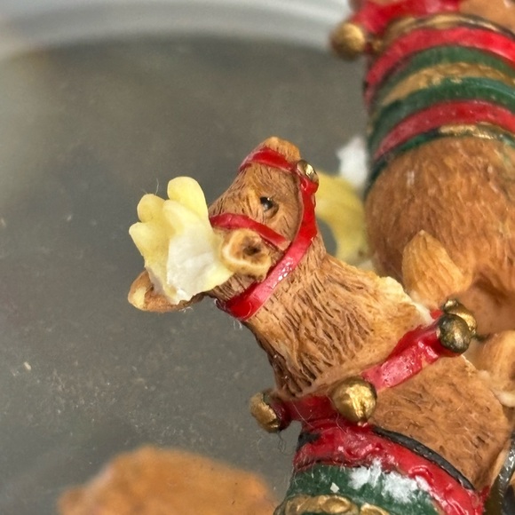 Santa sleigh snow globe by kirkland revolving outter globe vintage? - FLAWS - Picture 15 of 17